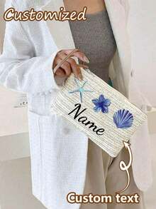 个性化女士手拿包（可定制姓名）、个性化草编钱包、草编钱包、女士拉链手提包 - 优雅条纹卡其色手机包，是生日、周年纪念日、母亲节和感恩礼物的完美之选，适合大学生、初中生、高中生、返校季、旅行、户外活动，也适合青少年女孩、学生、白领、教师、上班族、商务人士、通勤族、户外爱好者、海滩度假者、旅行族、郊游族、假日出行等各种场合。