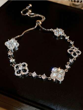1 件锆石四瓣花手链，女士可调节，轻巧奢华优雅风格配饰