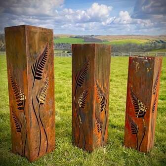 1 件手工焊接复古生锈金属仙女和蘑菇花园柱 - 带花卉镂空、攀爬植物支撑、耐用庭院、露台和花园装饰雕塑的室外/室内装饰