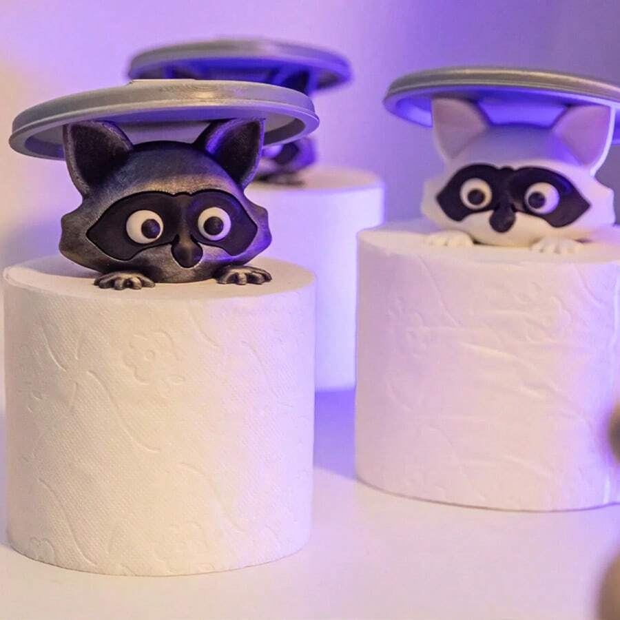 Soporte para papel higiénico de mapache - Juego de baño independiente y divertido, almacenamiento divertido de rollos de papel higiénico, decoración navideña y de Halloween para el baño encantadora | Accesorios de baño navideños, almacenamiento del hogar, artículos esenciales para dormitorio universitario, artículos del hogar, ideas de regalo para damas de honor, artículos esenciales para dormitorio universitario - Multicolor - Ver 1