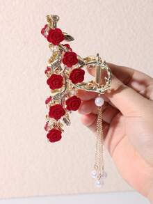 1个奢华水钻花朵仿珍珠流苏发夹，高端镂空发爪，可固定马尾辫，适合外出、派对、毕业典礼、感恩节、生日、节日等场合，也是一份绝佳的礼物。这款发夹是秋冬季女士度假装扮和夏季造型的理想之选。 - 玫瑰 - 查看 6