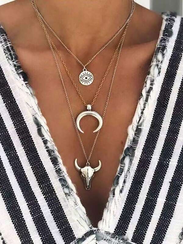 1pc Retro Western Style 3-Layer Alloy Devil's Eye, Cowboy, Bull Head, Moon Pendant Necklace For Women, Daily Wear