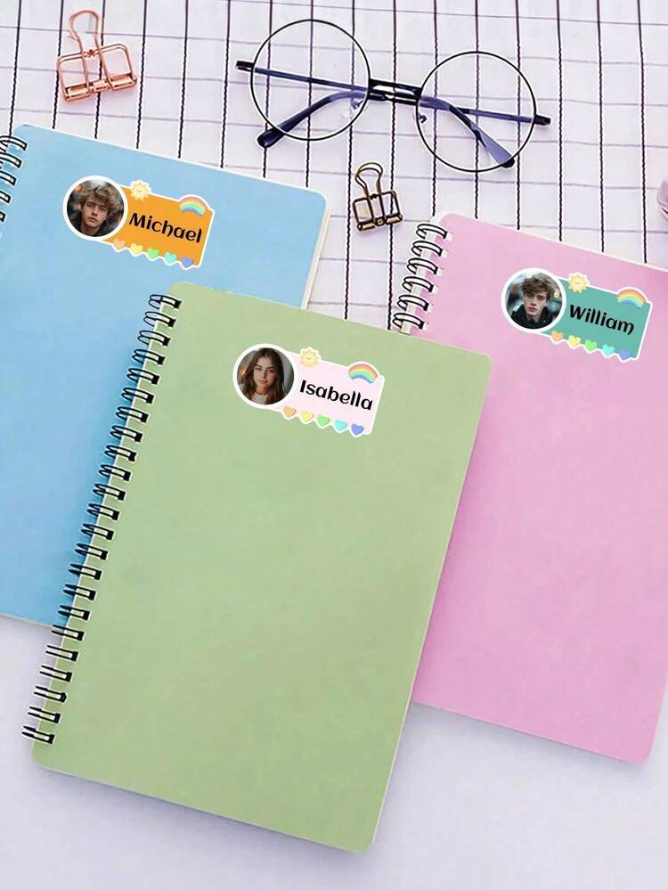 56张定制照片姓名贴纸，个性化标记，可用于特殊物品、文具、水瓶、餐具和书籍等，办公用品、学习用品、家居用品，个性化定制，是送给亲朋好友、儿子、女儿、学生、上班族等的独特理想礼物，适合周年纪念、生日、儿童节、毕业典礼、晚宴等场合，风格现代、色彩缤纷、可爱 - 彩色 - 查看 2