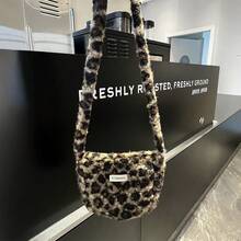 Women Shoulder Bags - 綠色豹紋 - 查看 3