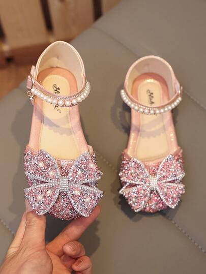 1 Pair Fashion Versatile Pink Girl Pearl & Rhinestone Bow Decor Cute Flat Sandals, Round Toe, Suitable For Daily Wear, Dancing, Outdoor In Spring And Autumn, Glitter Decoration Closed Toe Princess Shoes, Run Small By Half Size