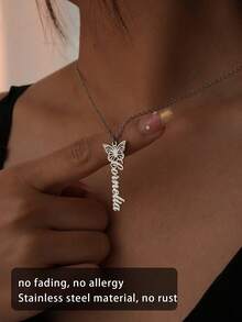 Collana personalizzata elegante e minimalista, in oro leggero con farfalla e testo personalizzabile, regalo di compleanno, regalo personalizzato, regalo per anniversario, gioiello personalizzato, regalo per amici, famiglia, partner, adatto per ogni occasione