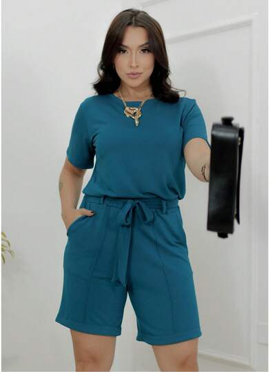 conjunto feminino estiloso com short / look casual com blusa feminina