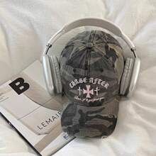 1 件女士迷彩图案字母刺绣装饰简约可爱 Y2K 风格休闲日常百搭防晒棒球帽