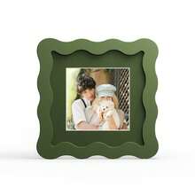 1个波浪形多色相框（红、黄、蓝、绿、白、黑），时尚百搭的家居和办公装饰 - 适合桌面和墙面展示，完美的乔迁礼物（不含照片） - 彩色 - 查看 37