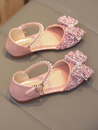 1 双时尚百搭粉色女孩珍珠和水钻蝴蝶结装饰可爱平底凉鞋，圆头，适合日常穿着、跳舞、春秋季户外穿着，闪光装饰包头公主鞋，尺码偏小半码