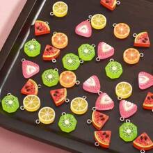 10 件什锦树脂水果饰物 - 西瓜、猕猴桃、橙子、草莓、柠檬等 - 非常适合 DIY 珠宝制作、手工艺和派对装饰、水果主题物品