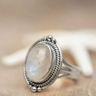 1枚优雅椭圆形月光石戒指，波西米亚风格金属复古银色开口戒指，适合女性佩戴，可用于外出、派对、聚会、正式场合、节日礼物等。