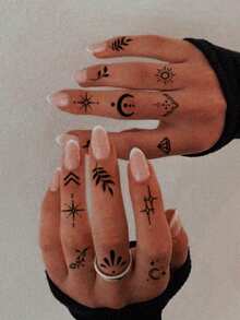 8pcs Black Temporary Tattoos, Including Heart, Couple Letter, Clover, Butterfly, Star, Flower, Snake, Inspirational Designs For Finger, Collarbone, Neck - Black - View 5