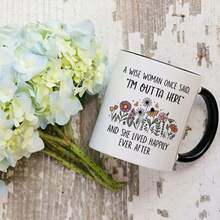 1 Stück Keramik Kaffeetasse, Rentnergeschenke für Frauen 2025, Rentner Tasse, "Eine weise Frau sagte einmal: Ich bin hier raus" Kaffeetasse, Rentnergeschenke Geburtstagsgeschenk Weihnachtsgeschenke für Mutter Oma Lehrerin Krankenschwester Kollegen