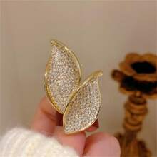 1 Piece Of Leaf Brooch Made Of Zinc Alloy Material With Baking Paint Process, Elegant Style, Inlaid With Synthetic Zirconia, Fashionable And Exquisite, Suitable For Daily Suits, Dresses, Wearing Accessories, Giving Gifts To Family And Friends For Birthdays And Parties