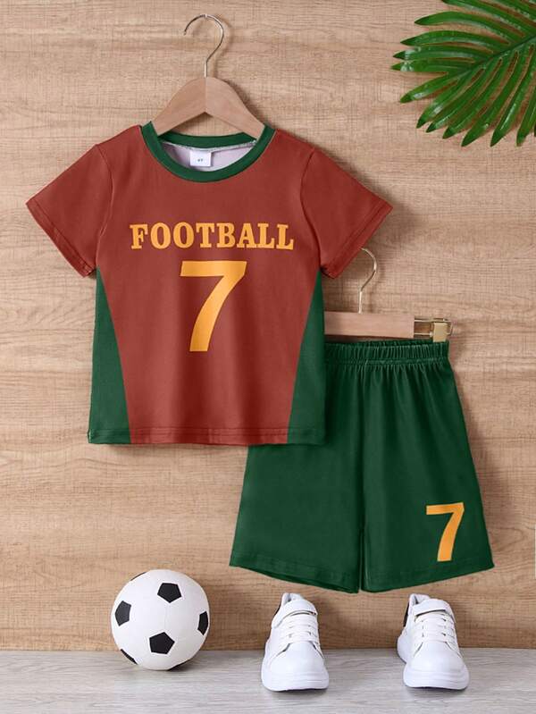 2 Stücke/Set Kleinkind Jungen Fußball T-Shirt mit Buchstaben- und Nummern Muster und Shorts aus weichem Strick, Lässig Sportset, geeignet für die Außennutzung, Frühling/Sommer