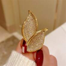 1 Piece Of Leaf Brooch Made Of Zinc Alloy Material With Baking Paint Process, Elegant Style, Inlaid With Synthetic Zirconia, Fashionable And Exquisite, Suitable For Daily Suits, Dresses, Wearing Accessories, Giving Gifts To Family And Friends For Birthdays And Parties
