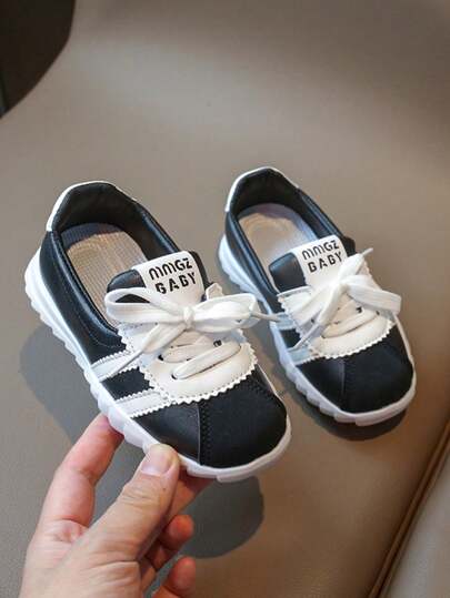 1 par de zapatos deportivos planos con cordones de colores para niños y niñas, puntera redonda, zapatillas de correr, adecuados para primavera y otoño