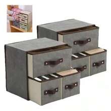 Caja Organizadora Plegable con 3 Cajones de Tela – Orden y estilo para tu hogar, Esta práctica caja organizadora está diseñada para facilitarte la vida. Consta de 3 cajones amplios, fabricados en tela resistente y ligera, perfecta para organizar tu ropa interior, calcetines, cosméticos, papelería, juguetes, artículos de oficina y mucho más.  Gracias a su diseño plegable, puedes guardarla fácilmente cuando no esté en uso, ahorrando espacio. Su estructura flexible permite colocarla en estantes, clósets, escritorios o incluso debajo de la cama. Además, sus cajones tienen asa frontal, lo que facilita abrir y cerrar sin esfuerzo. Ideal para dormitorios, baños, salas de estar, habitaciones infantiles, oficinas o cualquier rincón que necesite un toque de orden. Su acabado sobrio y elegante combina con cualquier decoración. - Gris - Ver 4