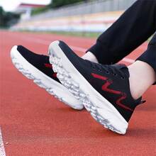 Zapatillas deportivas casuales para hombres de talla grande, zapatillas de correr de malla de moda, transpirables y duraderas, precio especial al por mayor