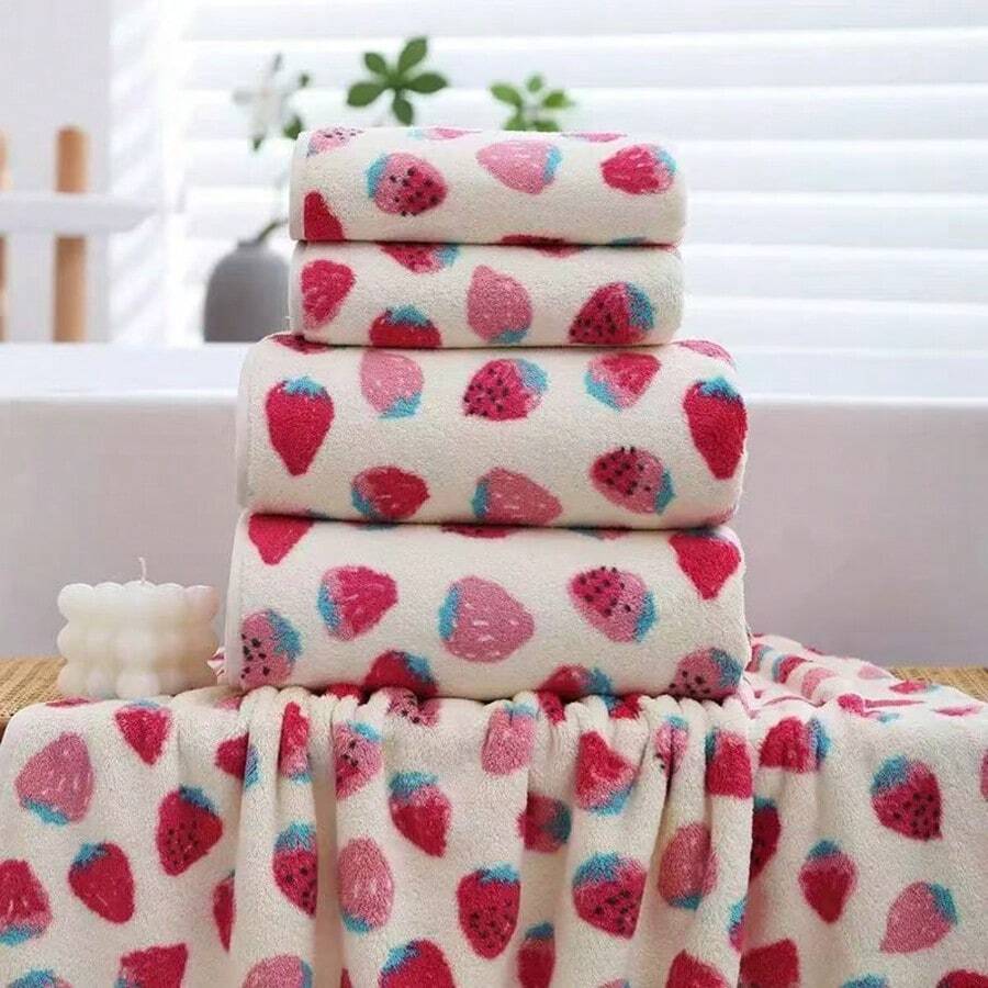 1pc Soft Coral Fleece Cute Strawberry Pattern Towel, Highly Absorbent And Comfortable, Suitable For Home, Shower, Sauna, Hotel, Travel