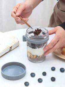 2 pièces/set Tasse en verre pour avoine overnight avec couvercle et cuillère, pot Mason scellé pour petit-déjeuner, salade, yaourt, tasse à salade, tasse portable pour pique-nique en plein air. Nouvelle tasse à eau en verre avec cuillère et couvercle, tasse à avoine overnight pot Mason tasse en verre portable avec couvercle et cuillère. Contenants pour avoine overnight avec couvercles : pots Mason. Avec couvercles et cuillères, petits pots Mason pour lait, céréales, fruits, salade, yaourt.