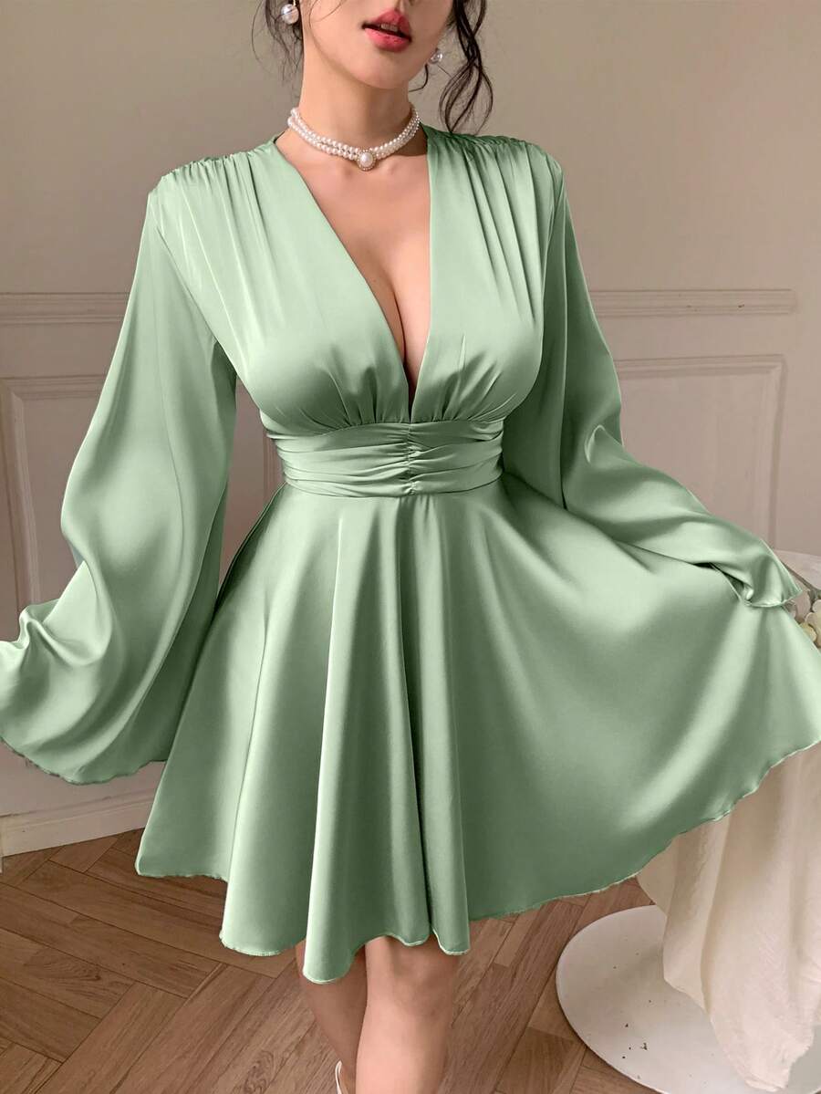 abyoxi 纯色V领长喇叭袖腰部褶皱荷叶边下摆缎面优雅派对连衣裙，适合婚礼、生日派对、返校季、秋冬季穿着。 - 綠色 - 查看 1