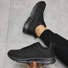 Zapatos deportivos casuales para hombres de talla grande, de tela de malla transpirable, zapatos de running duraderos para carretera, precio especial al por mayor