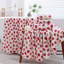 1pc Soft Coral Fleece Cute Strawberry Pattern Towel, Highly Absorbent And Comfortable, Suitable For Home, Shower, Sauna, Hotel, Travel