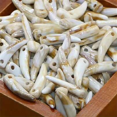 50PCS Retro Style Resin Wolf Tooth Pendant DIY Accessory, Imitation Wood Grain Wolf Tooth Bracelet Clothing Accessory - Button, Ideal DIY Jewelry, Material Can Be Slope, Jewelry Accessory Creates Slope To Make Fresh And Elegant DIY Jewelry