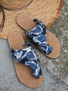 Women's Roman Style Breathable Printed Flip Flops Flat Casual Sandals For Outdoor, Beach, Home Wear - Blue and White - View 5