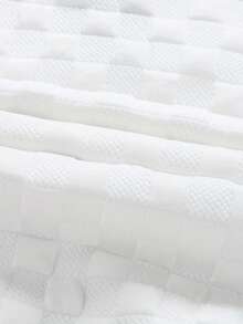 男士高性能立领提花卫衣 | 立领 Polo 衫，商务立领设计 | 半拉链，华夫格面料设计 | 融合复古细节与都市运动风格，提花弹力华夫格纹理面料柔软，适合秋冬季通勤及轻度户外运动 | 宽松直筒剪裁，修身廓形，兼具舒适性与功能性，适合所有体型，性别友好