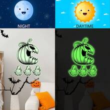 1/3/5 Stücke Halloween leuchtende grüne Wanddekoration, PVC Wandaufkleber - Hexe und schwarze Katze auf Besen reitend, Kürbis Geist toter Baum Monster Fledermaus Illustration leuchtende Aufkleber, Heimdekoration, Heim- und Partydekoration, glatte Oberfläche, geeignet für Halloween Weihnachten Wanddekoration, einfach anzubringen, Heimdekoration, Halloween Party Dekoration, einfach anzubringen, Zubehör für Spukhaus Heimdekoration, Halloween Weihnachtsgeschenke