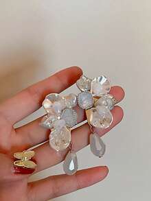 1 对简约复古法式花花瓣仿珍珠耳钉，夸张小众设计精致奢华花朵耳环，适合女性日常和节日佩戴