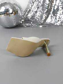 1 par de sandalias de tacón alto con correa de moda, pantuflas con estilo para uso al aire libre