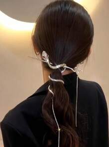 An Elegant Retro And Unique Silver Snake-Shaped Hairpin, Silver Winding Design - Red Pupil Chain Pendant. Chic And Simple Campus Style - Ideal Photo Props - Metal Deformation Punk Hair Clip Headdress L Retro Gothic Hair Chain L Women's Hair Rope. Unique Tassel Hair Clip - Multi-Scene Accessories - Daily Wear, Gifts, And Special Occasions, Bun Extension, Hair Bun Maker, Bun Hair Piece, Hair Styling Pins, Pins For Hair, Claw Clips, Bobby Pins