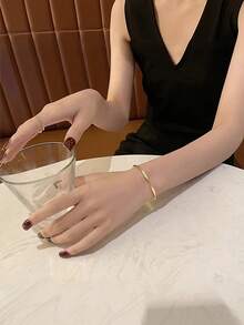 1 件时尚女士蜂巢手链，独特设计，带有魅力微镶嵌白色锆石，简约奢华手链，百搭臂袖珠宝，女士不锈钢手链