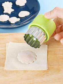 6pcs/8pcs/10pcs Stainless Steel Fruit And Vegetable Embossing Molds, Fruit And Vegetable Cutting Seal Sets, Noodle Embossing Tools, Heart-Shaped, Star Shaped, Flower Shaped, Rabbit Shaped, Bear Shaped, Strawberry Shaped, Mushroom Shaped, Small Fish Shaped, Duck Shaped Cutting Molds, Mini Cutters, Seal Molds, Suitable For Making Fruit Platters, Lunch Boxes - Green - View 6