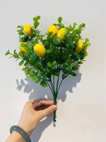 1/4 pièces de branches d'eucalyptus artificielles avec fruits de citron artificiels. Convient pour la décoration de la maison, la décoration de la chambre, la décoration de table, la décoration du salon, la décoration de la pièce, la décoration d'anniversaire, la décoration de mariage, la décoration extérieure, la décoration de fête, la décoration de jardin. Plantes artificielles.