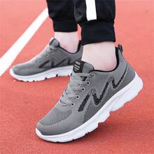Zapatillas deportivas casuales para hombres de talla grande, zapatillas de correr de malla de moda, transpirables y duraderas, precio especial al por mayor