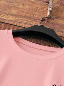 Camiseta de manga corta con cuello redondo, adornada con estampado pequeño, para ropa de Año Nuevo, camisetas gráficas para mujeres - Rosa - Ver 4