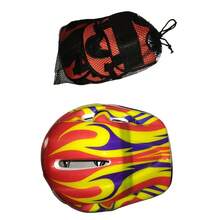 Casco Rojo Infantil Con Protecciones Para Las Rodillas Y Los Codos Incluidas Con El Casco, Ideal para la seguridad de los más pequeños. Material resistente y ligero ideal para las actividades recreativas de los más pequeños del hogar, Incluye protecciones para codos rodillas y codos, zonas vulnerables a la hora de hacer actividad en el exterior para los pequeños