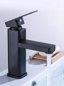 这款现代黑色塑料单把手面盆龙头采用方形单孔设计，可混合冷热水。它由耐用的ABS塑料制成，表面为哑光黑色，并配有G1/2螺纹连接。 - 彩色 - 查看 9