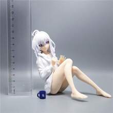 Questa statuina femminile in stile anime è vestita con un pigiama carino. I dettagli sono scolpiti in modo esquisito, mostrando un aspetto adorabile ed estremamente interessante.