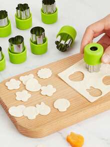 6pcs/8pcs/10pcs Stainless Steel Fruit And Vegetable Embossing Molds, Fruit And Vegetable Cutting Seal Sets, Noodle Embossing Tools, Heart-Shaped, Star Shaped, Flower Shaped, Rabbit Shaped, Bear Shaped, Strawberry Shaped, Mushroom Shaped, Small Fish Shaped, Duck Shaped Cutting Molds, Mini Cutters, Seal Molds, Suitable For Making Fruit Platters, Lunch Boxes - Green - View 2