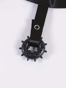 Ropa interior tipo suspensorio de color negro sólido y minimalista para hombres