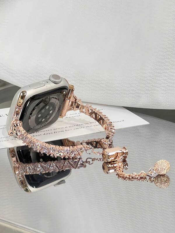 1PC Fashion Design Women's Zinc Alloy Triangular Zirconia Water Diamond Smart Watch Strap, Adjustable Length And Easy To Operate Adjustable Women's Strap With Sparkling Water Diamond Compatible With Apple Watch 38/40/41/42/44/45/46/49mm, Suitable For Apple Watch Series Ultra/SE/10/9/8/7/6/5/3/2/1, Qingchun Fashion Women's Smart Watch Strap (Strap Only, Watch And Case Not Included)