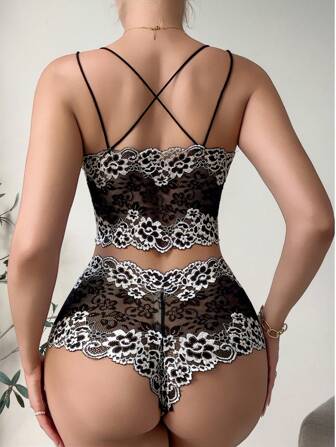 2 件对比色花卉蕾丝性感内衣 - V 领修身透视吊带背心和平角内裤 - 女士情趣内衣套装