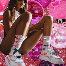 85 piezas Juego de dijes para cajón desordenado, dijes negros y rojos, calcetines de mujer, broches y alfileres, decoraciones para zapatos con lazos, kit de bricolaje para zapatillas, con cadenas de perlas falsas y rhinestones, zapatos, selecciones de primavera y verano, regalos para damas de honor, decoración de habitación, decoración de dormitorio, playa, viaje, para hombres, para mujeres, vacaciones, cosas lindas, estante para zapatos, ahorrador de almacenamiento, al aire libre, jardín, artículo esencial de viaje, portátil, artículo esencial de playa, temporada de graduación, ceremonia de graduación, regalo de graduación, presente de graduación, felicitaciones graduado, valedictorian, terminar la escuela, fiesta de graduación - Negro+Rojo - Ver 6