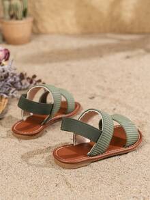 Ein Paar Kinder Olivgrüne Elastikband Sandalen, mit einem einfachen Design, geeignet für Sommerstrand, tägliche Lässig, Treffen mit Freunden, Ausflüge und andere Szenarien - Grün - Übersicht 4